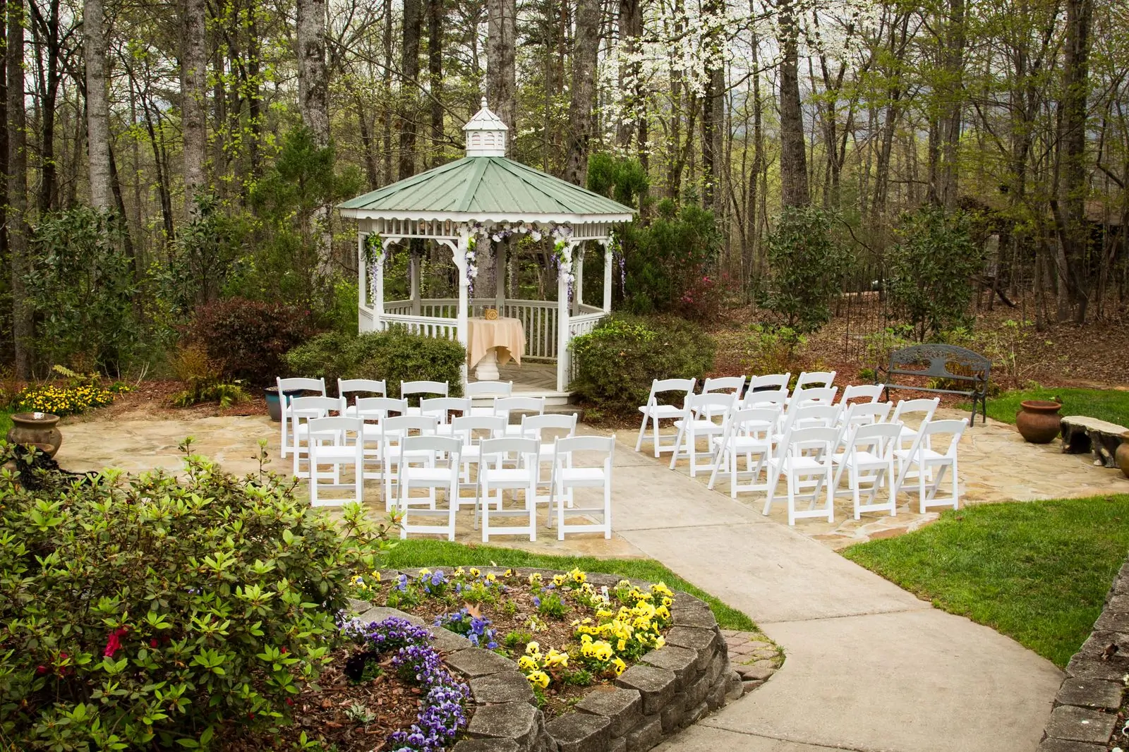 Small Garden Wedding Venue In Dahlonega Georgia Forrest Hills Resort